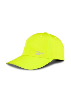 Casquette de baseball jaune vif avec une visière incurvée et un petit logo argenté sur le côté avant gauche sur fond blanc.