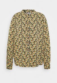 Blouse à manches longues avec un motif floral dans des tons de vert, orange et jaune sur fond noir. Texture de tissu douce ; coupe ample.