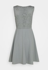 Robe sans manches gris clair avec corsage en dentelle florale et jupe évasée unie, longueur genou, sans fermetures ou motifs visibles sur la jupe.