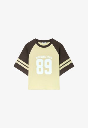 Stradivarius, GRAPHIC RAGLAN T-SHIRT - T-shirt con stampa - khaki