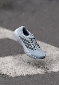 Επιλέχθηκε, halo silver-coloured/iron metallic/grey five