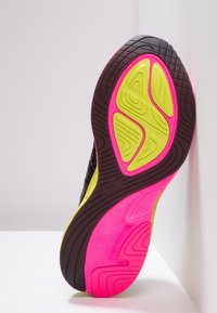 ASICS Scarpe da corsa su strada - black