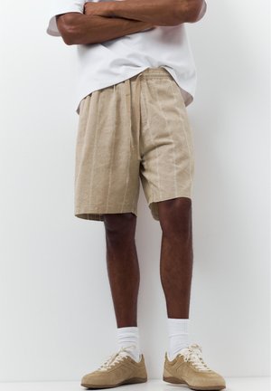 PULL&BEAR BERMUDA - Short - ochre