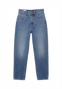 Jean bleu taille haute à jambe droite avec poches avant, fermeture à boutons et passants de ceinture sur fond blanc.