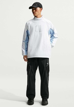 Nike Sportswear M NSW WVN HZ JKT SHOX - Windbreakers - white light armoury blue wolf grey