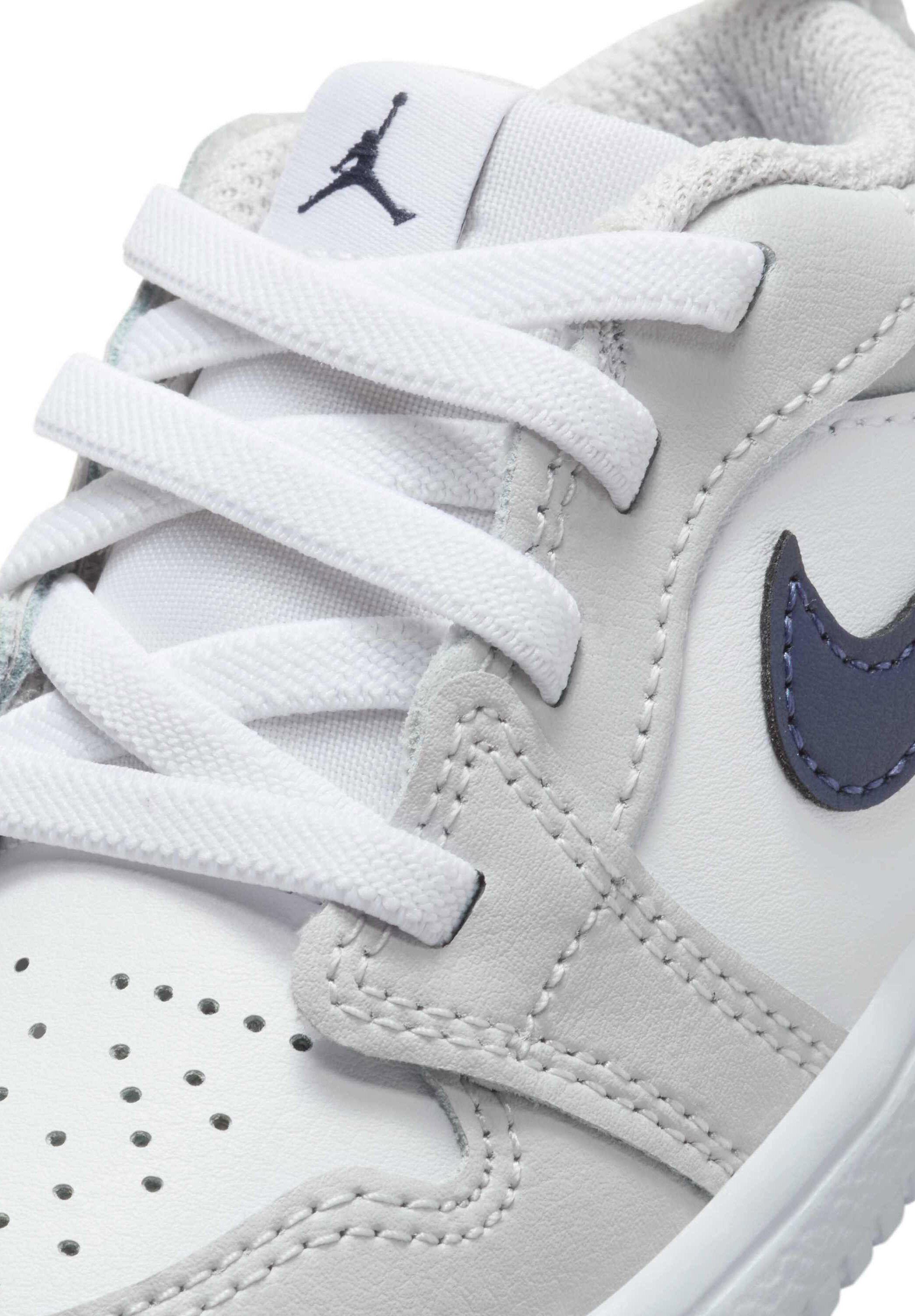 AJ1 MID LOW WHITE NAVY ナイキ　29cm Nike Jordan 1 Mid Boys Junior in White \u0026 Navy