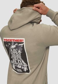 s.Oliver STAR WARS™ PRINT - Hoodie - hellbraun