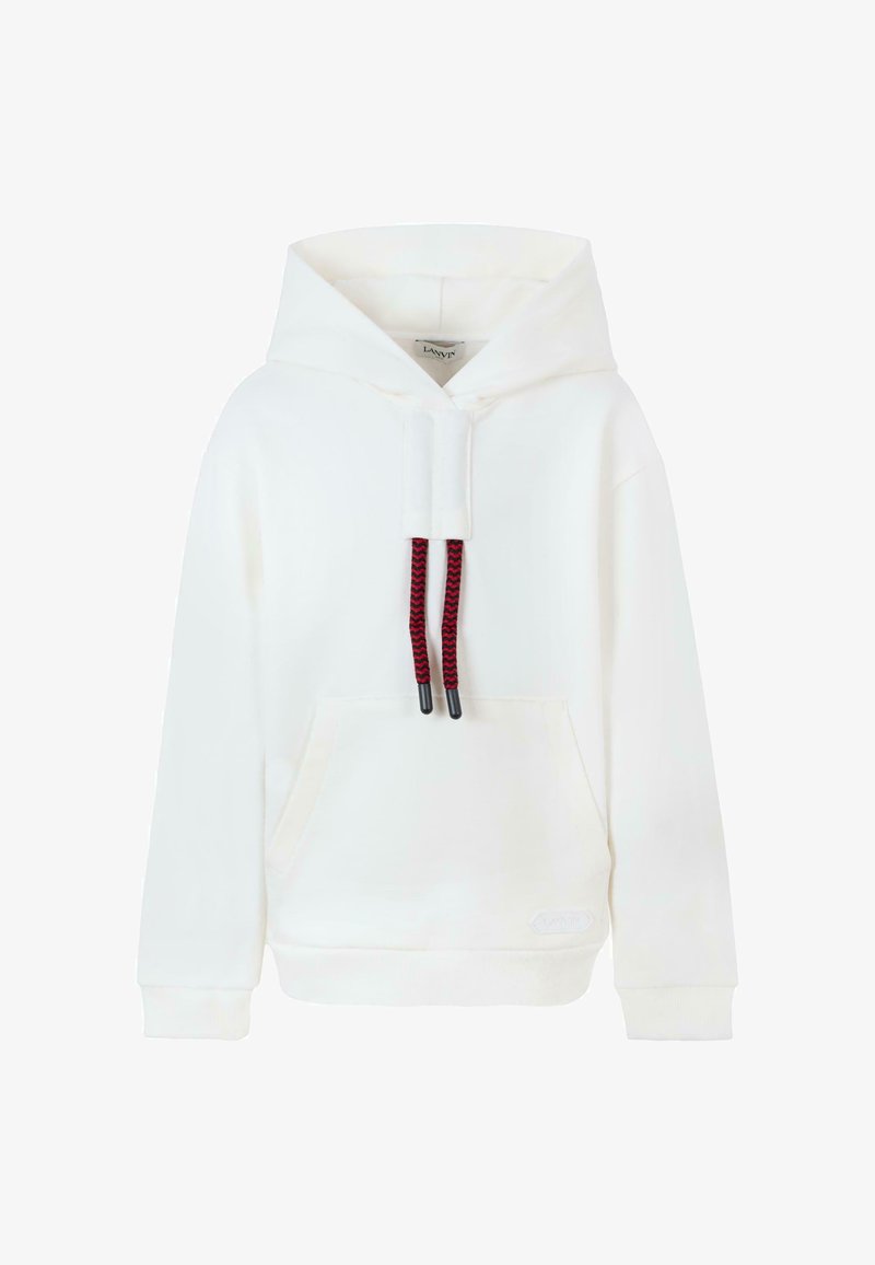 Felpa bianca realizzata in tessuto morbido, con tasca frontale, cordini intrecciati rossi e etichetta con marchio sull'orlo.