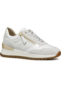 Sneaker bianco realizzato in pelle e camoscio, con zip laterale, dettagli testurizzati e suola in gomma beige. Progettato per comfort e supporto.