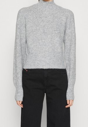 Stickad tröja - grey