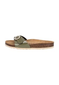 Tongs en patin vert avec un accent de rhinestone circulaire sur la lanière. Semelle en liège et semelle en caoutchouc, présentant une finition texturée et un intérieur doux.