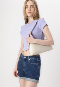 Thumbnail Image 5