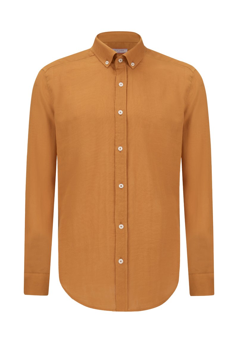 Camisa de manga larga en color naranja quemado, con cuello abotonado y botones blancos, fabricada en tejido ligero con una textura suave.