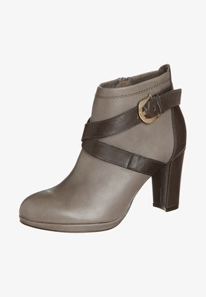 Harmaa nahkainen nilkkuri pyöreällä kärjellä, jossa on tummanruskea hihna ja kultainen solki sekä keskipitkä korko. Sileä pinta.