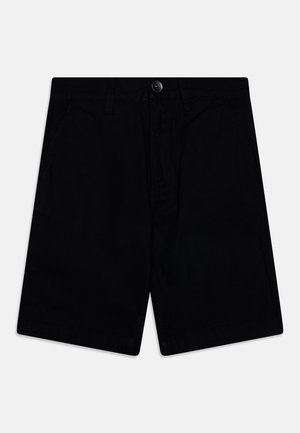 Shorts en coton noir avec une coupe droite, dotés de poches avant et d'une fermeture à bouton. Texture lisse sans motifs ni accents visibles.
