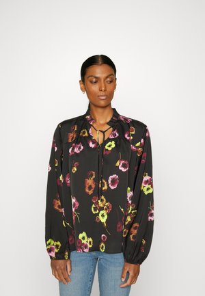 Μαυ blouse με λουλούδια σε διάφορα χρώματα; διαθέτει ριχτό γιακά και κορδόνια στο λαιμό. Μακριά, ελαφρώς φουσκωτά μανίκια.