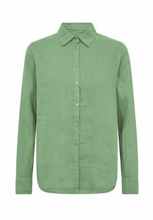 Długa zielona lniana koszula z kołnierzykiem w szpic i zapięciem na guziki z przodu, prezentowana na białym tle.