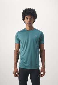 New Balance ESSENTIALS - T-skjorte til trening - new spruce