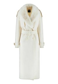 Cappotto lungo bianco con morbido colletto in pelliccia, design doppiopetto, vita con cintura, polsini con bottoni e silhouette strutturata.
