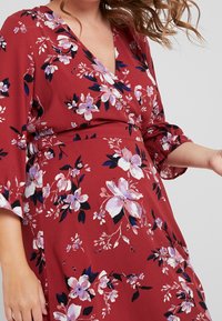 Vero Moda Curve Vapaa-ajan mekko - brown