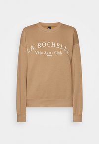 Hnědá mikina s kulatým výstřihem a dlouhými rukávy, na přední straně s bílým textem "LA ROCHELLE Vélo Sport Club est. 1998".