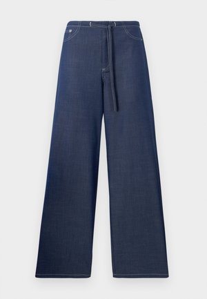 Tamsiai mėlyni plačių kojų džinsai su raiščių juosmeniu, priekinėmis kišenėmis ir kontrastingomis baltomis siūlėmis.