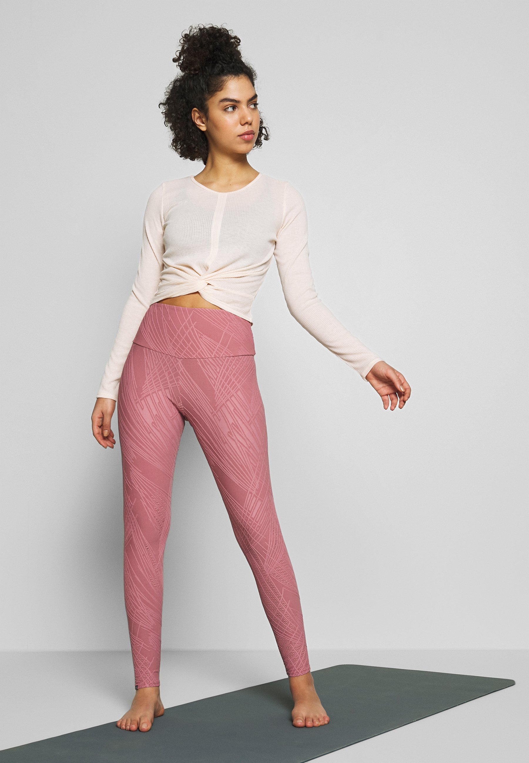 Onzie TWIRL Topper langermet blush Zalando.no Onzie TWIRL - Topper langermet - blush