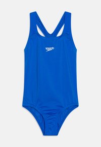 Maillot de bain une pièce bleu avec un design dos nageur, fabriqué en tissu lisse présentant des détails de couture subtils et un petit logo blanc sur la poitrine.