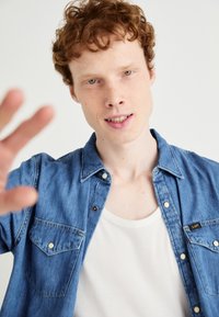 Lee REGULAR FIT - Camicia - washed blue