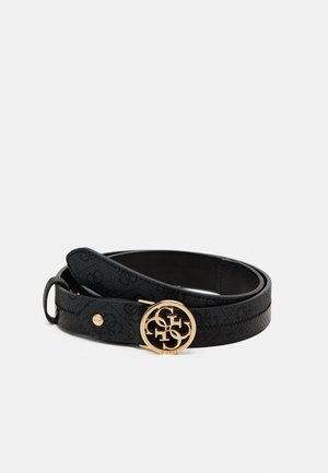Zwarte Guess-riem met gestructureerd patroon en gouden ronde logo gesp met in elkaar verweven G letters.