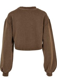 Brun genser med kort lengde og lange puffede ermer, laget av mykt stoff. Inkluderer rund hals og sydd detalj langs kanten.