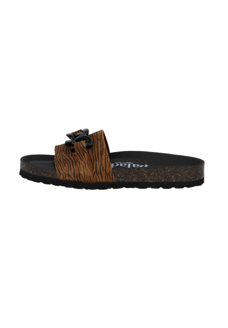 Chancla marrón con un patrón texturizado de rayas de cebra, adornada con un lazo decorativo negro y una plantilla de estilo corcho con suela negra.