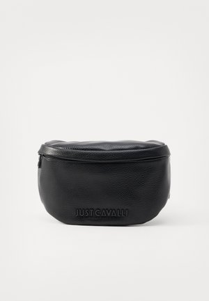 Fekete bőr hátizsák kerek formával, tetején cipzárral és a "JUST CAVALLI" logó dombornyomott kivitelével az elülső részen.