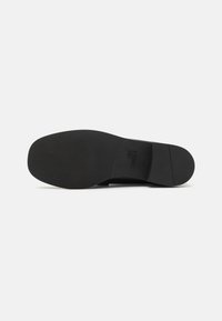 Love Moschino Belebújós cipők - nero