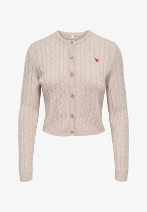 Bež kratka pletena jopica z dolgimi rokavi, okrogel izrez, gumbi spredaj in majhnim rdečim vezenim srcem na levi strani prsnega koša.