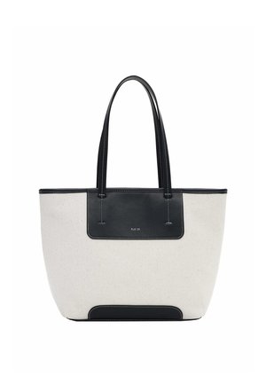 Borsa tote in tela beige con manici in pelle nera, inserti al centro superiore e sul fondo, e piccolo marchio "RUE'09" sulla parte anteriore.