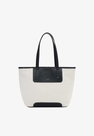 Beige canvas shopper met zwarte leren hengsels, accenten in het midden bovenaan en onderaan, en een kleine "RUE'09" branding aan de voorkant.