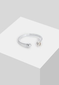 Sterlingsilberring mit offenem Design, featuring eine glatte, sphärische Enden und einem strukturierten, steinbesetzten Ende, minimalistisch und modern.