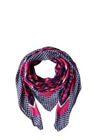 Sciarpa multicolore con un motivo geometrico e floreale in tonalità di rosa e blu navy. Leggera, con una texture liscia, design triangolare.