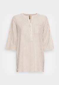 Camicia leggera color crema con righe verticali marroni, mezza pattina con bottoni e taschino sul lato sinistro del petto. Presenta maniche tre quarti e spacchetti laterali.