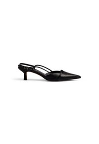 Scarpa slingback in pelle nera con punta affusolata, tacco basso e più cinturini sottili. Presenta una fibbia per una vestibilità regolabile.