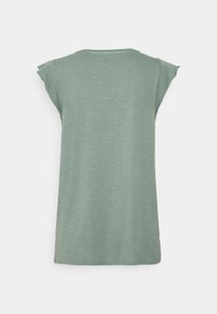 Grøn bomulds T-shirt med korte ærmer, rund halsudskæring og en afslappet pasform. Blød tekstur med et subtilt melange-mønster.