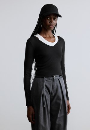 SLIM ESSENTIAL - Tops ar garām piedurknēm - black