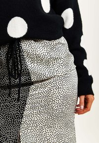 Liquorish POLKA DOT - Jumper - black