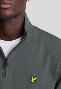 Lyle & Scott MID LAYERS INTERLOCK QUARTER ZIP - Felpa - w gunmetal