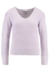 Pull en maille lilas avec un col en V, des manches longues, des poignets et un ourlet côtelés. Motif texturé sur l'ensemble du corps pour un intérêt visuel supplémentaire.