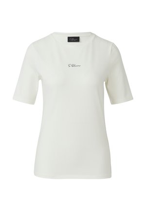 Biała koszulka z krótkim rękawem wykonana z miękkiego materiału, z okrągłym dekoltem i małym, czarnym haftowanym logo "S. Oliver" na klatce piersiowej.