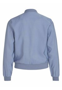 Veste bomber bleu clair montrée de dos avec col, poignets et ceinture côtelés, et manches longues sur un fond uni.