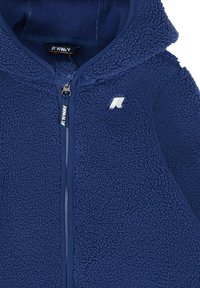 Giacca in pile blu navy con zipper frontale e cappuccio, con logo K-Way sul petto e tasca con tirazip.