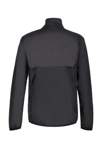 Chaqueta ligera negra con un alto cuello, mangas largas y una textura suave, diseñada para un uso casual con un estilo minimalista.